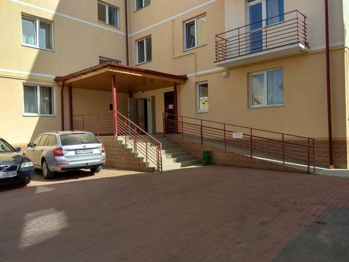 Apartments Domovik On Beregovskaya 3 Mukacheve Ngoại thất bức ảnh