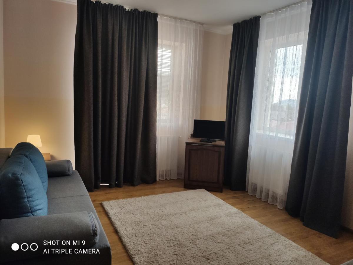 Apartments Domovik On Beregovskaya 3 Mukacheve Ngoại thất bức ảnh
