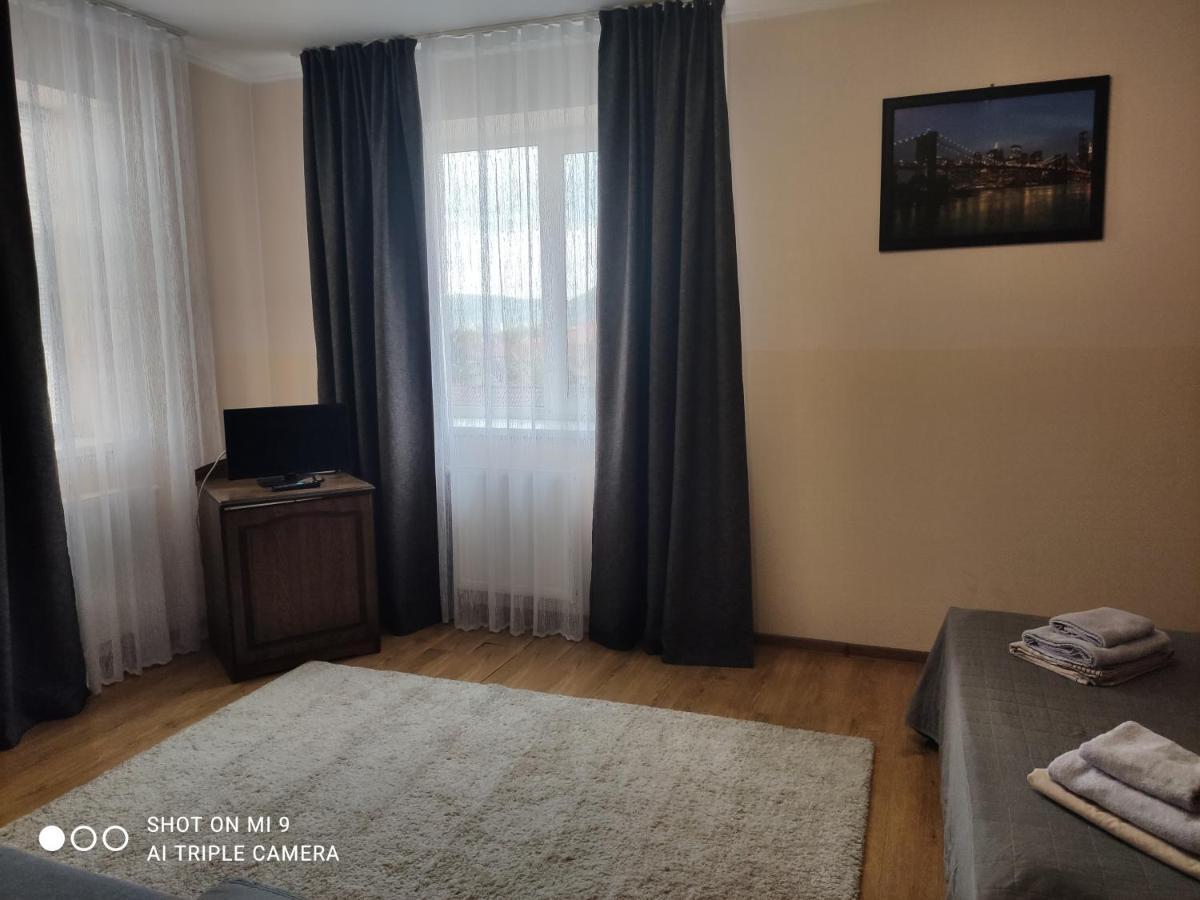 Apartments Domovik On Beregovskaya 3 Mukacheve Ngoại thất bức ảnh