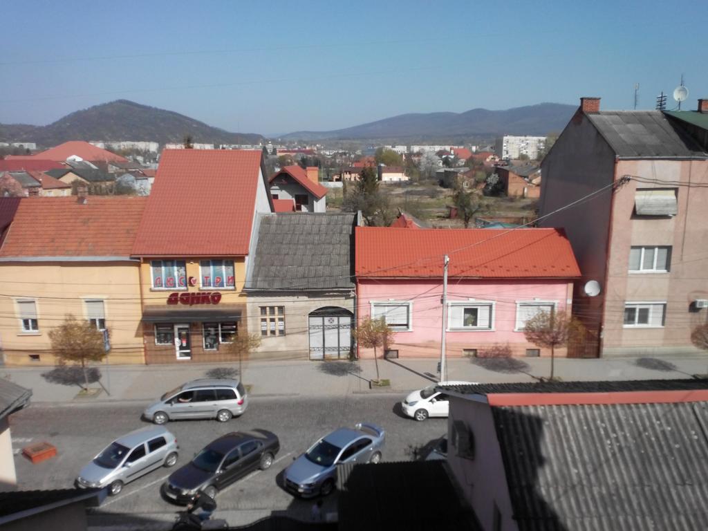 Apartments Domovik On Beregovskaya 3 Mukacheve Ngoại thất bức ảnh